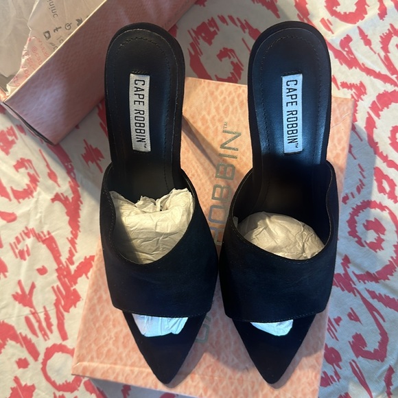 Cape Robbin - Picture 2 of 9